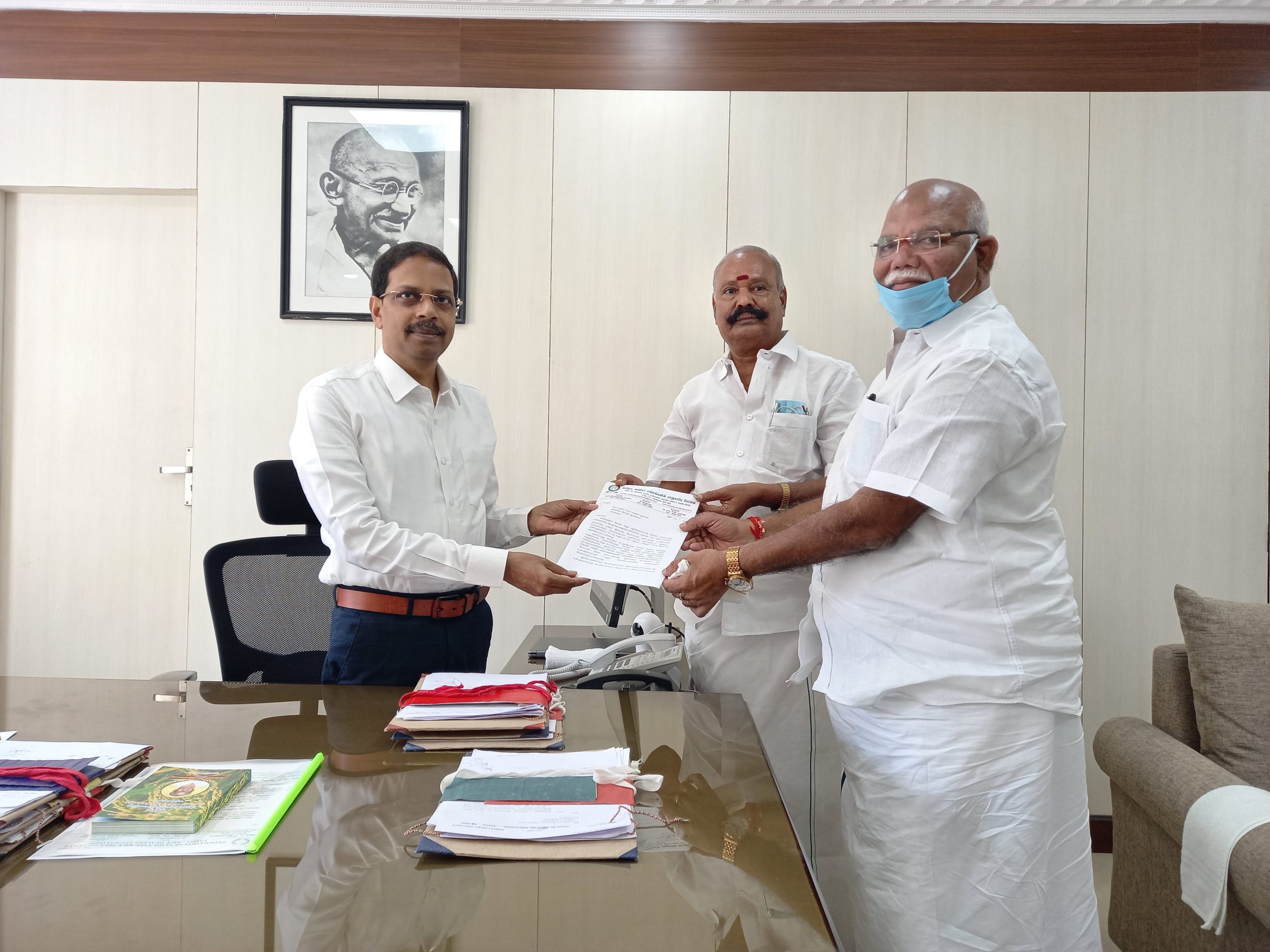 தலைமை தேர்தல் ஆணையரை சந்தித்த போது